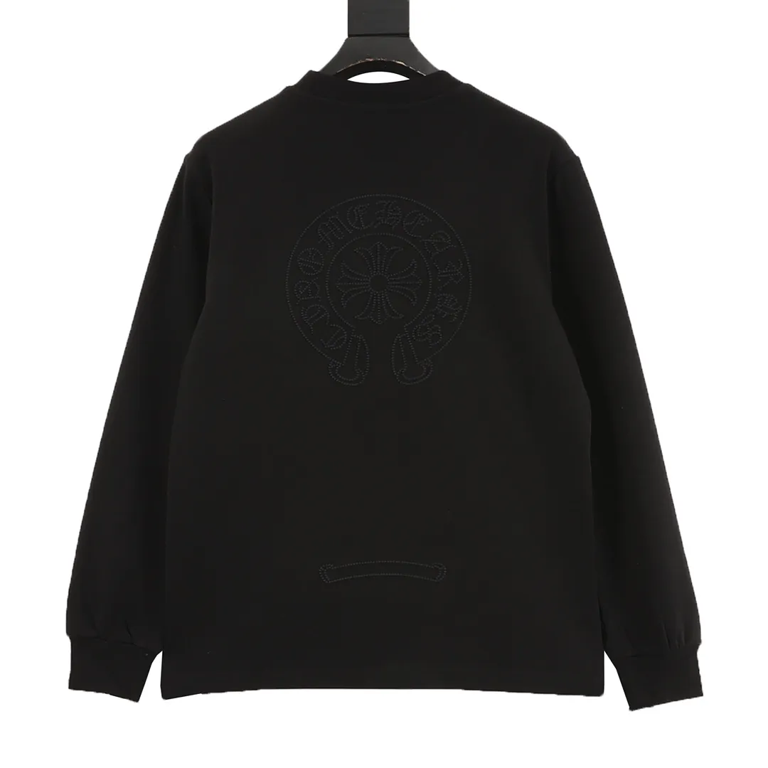 P340 ChromeHearts/Chrome Hearts 25Fw dark pattern cross horseshoe three-dimensional embroidery long-sleeved T-shirt, custom-woven and dyed, washed smooth long-staple cotton, weight 310 grams, the latest counter model, long-sleeved bottoming shirt, thick and stylish, purchased from the original mold and made with a full set of customized accessories, all details are perfectly restored. The design style still combines low-key luxury styles such as rock punk, street hip-hop, etc., which has a very distinctive feel. Three-dimensional embroidery of a cross on the chest and embroidery of Sanskrit letters on the hem. The ready-made garment has a high weight, a delicate touch, thick and soft texture, and a breathable texture. It is extremely comfortable on the upper body and is a must-have for autumn and winter. It hides fat and makes you look slimmer. It can be used by both men and women, and the upper body effect is great. Color: black, white Size: M-XXXL